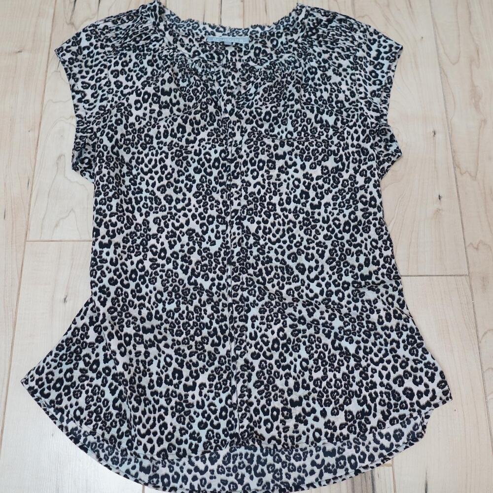 Daniel Rainn Leopard Print Sheer Blouse Gathered Neckline Cap Sleeve Mob Wife M